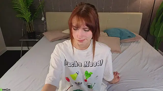 Snapshot of Mollly_Rouge chatting on April 2026 12:16:02 AM Mollly Rouge online show from April 2026 12:16:02 AM