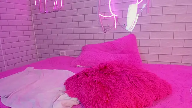 Snapshot of Lily_Martinez chatting on December 2024 11:31:02 PM Lily Martinez online show from December 2024 11:31:02 PM