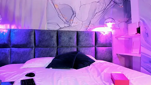 loladupont online show from March 2025 11:38:02 AM