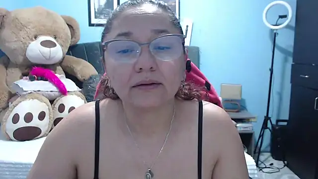 Snapshot of AngelRouss chatting on October 2025 10:04:02 PM AngelRouss online show from October 2025 10:04:02 PM