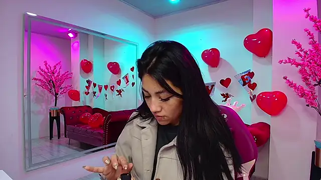 Snapshot of Leia_queens chatting on February 2025 11:17:02 AM Leia queens online show from February 2025 11:17:02 AM