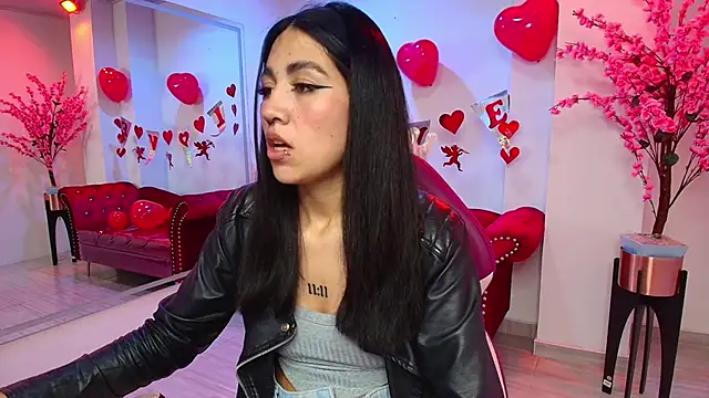 Snapshot of Leia_queens chatting on February 2025 05:32:02 PM Leia queens online show from February 2025 05:32:02 PM