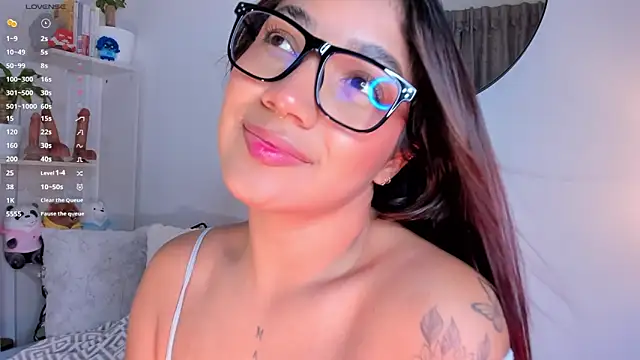 martina roldam online show from February 2025 11:59:02 PM