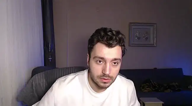 handsomeee04 online show from March 2025 09:45:01 PM