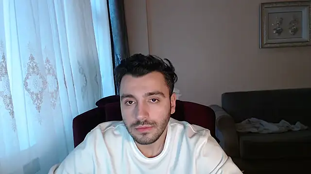 handsomeee04 online show from December 2025 05:47:01 AM