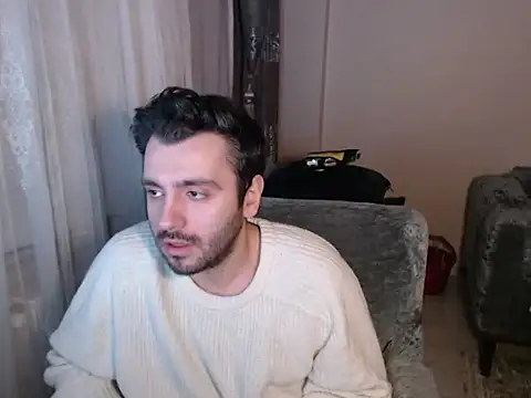 handsomeee04 online show from April 2026 10:35:02 PM