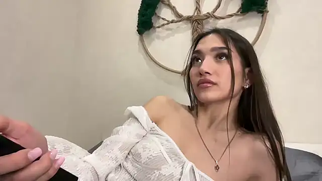 Snapshot of MilenaMilven chatting on December 2024 08:25:02 PM MilenaMilven online show from December 2024 08:25:02 PM