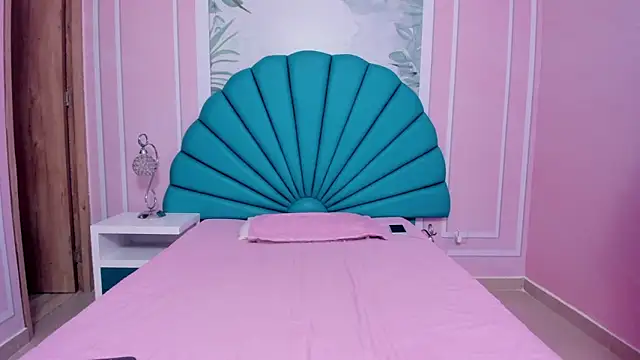 Snapshot of Daphne_Fox_ chatting on January 2025 11:28:02 AM Daphne Fox online show from January 2025 11:28:02 AM