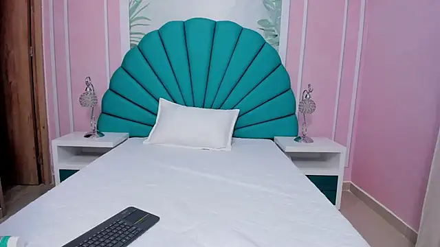 Snapshot of Daphne_Fox_ chatting on February 2025 06:39:02 AM Daphne Fox online show from February 2025 06:39:02 AM