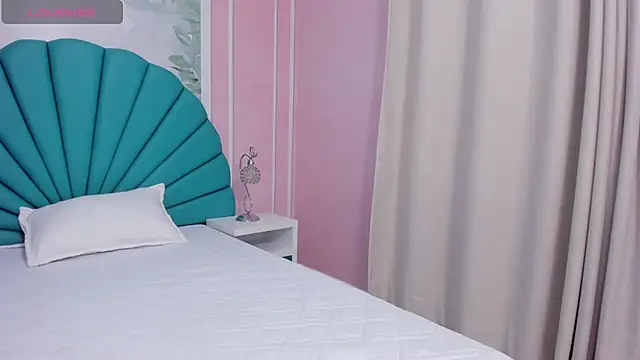 Snapshot of Daphne_Fox_ chatting on February 2025 02:29:02 AM Daphne Fox online show from February 2025 02:29:02 AM