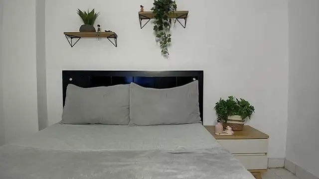 naughty 1girl online show from February 2025 11:55:01 PM