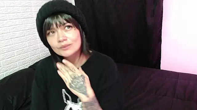 Snapshot of rousstattoo chatting on December 2024 01:34:02 AM rousstattoo online show from December 2024 01:34:02 AM