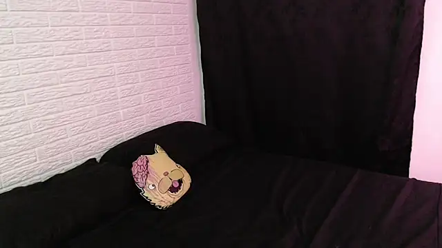 Snapshot of rousstattoo chatting on January 2025 03:15:01 AM rousstattoo online show from January 2025 03:15:01 AM