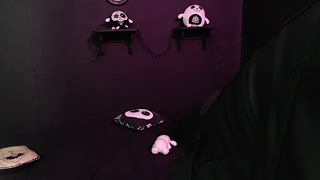 Snapshot of rousstattoo chatting on October 2025 11:35:01 PM rousstattoo online show from October 2025 11:35:01 PM