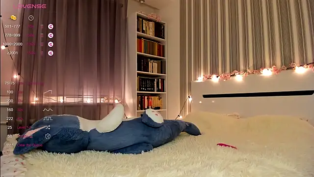 Snapshot of Awwwrora chatting on January 2025 05:00:02 PM Awwwrora online show from January 2025 05:00:02 PM