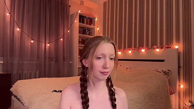 Snapshot of Awwwrora chatting on October 2025 07:25:02 PM Awwwrora online show from October 2025 07:25:02 PM