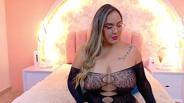 Snapshot of MiaLaurents chatting on January 2026 04:38:02 AM MiaLaurents online show from January 2026 04:38:02 AM