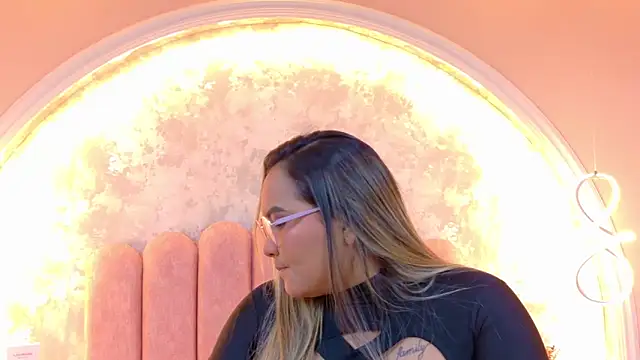 Snapshot of MiaLaurents chatting on March 2026 03:12:02 AM MiaLaurents online show from March 2026 03:12:02 AM