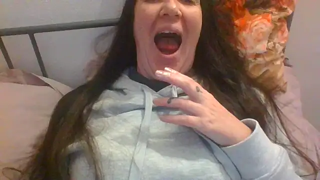 Snapshot of BELLAMORGANE1 chatting on January 2025 05:21:01 PM BELLAMORGANE1 online show from January 2025 05:21:01 PM