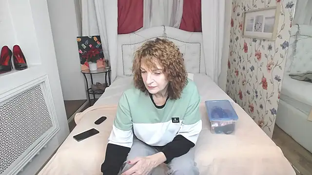 SilviaHart online show from October 2025 12:44:02 PM