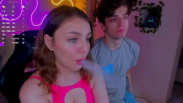 RobertAndLinela online show from December 2024 05:37:01 PM