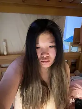 Snapshot of Happyou2 chatting on February 2025 05:05:02 AM Happyou2 online show from February 2025 05:05:02 AM