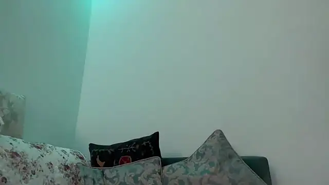 yunasuka online show from February 2025 12:27:01 PM