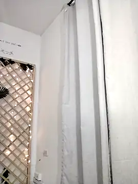 Mia WAll online show from January 2025 02:10:02 AM