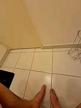 Snapshot of Maxoux02 chatting on December 2024 11:06:02 PM Maxoux02 online show from December 2024 11:06:02 PM