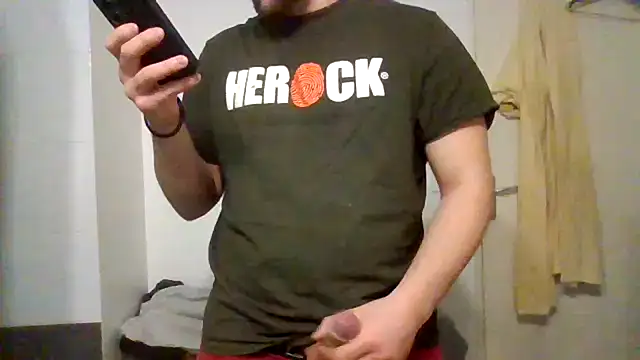 Snapshot of Maxoux02 chatting on March 2025 06:31:01 PM Maxoux02 online show from March 2025 06:31:01 PM