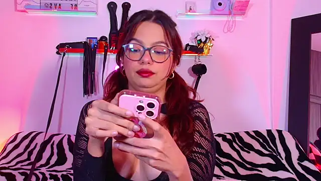 EmiF26 online show from November 2025 02:11:02 AM