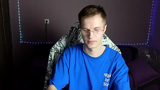 Leonnextdoor online show from December 2024 07:39:01 AM