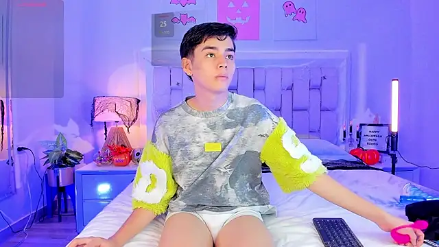 Maxi little online show from October 2025 09:13:01 PM