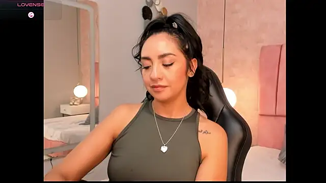 MAGIC AURORAA online show from March 2025 03:58:02 PM