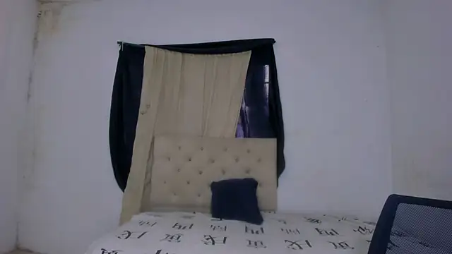 Snapshot of Miss_noah18 chatting on February 2025 08:06:02 PM Miss noah18 online show from February 2025 08:06:02 PM