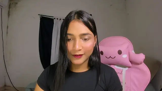 Snapshot of Miss_noah18 chatting on October 2025 09:13:01 PM Miss noah18 online show from October 2025 09:13:01 PM