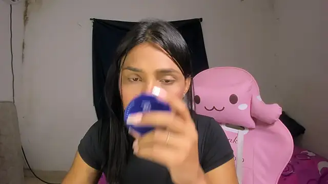 Snapshot of Miss_noah18 chatting on October 2025 09:48:02 PM Miss noah18 online show from October 2025 09:48:02 PM