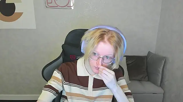 Snapshot of ElizabethHarpper chatting on September 2025 01:28:01 AM ElizabethHarpper online show from September 2025 01:28:01 AM