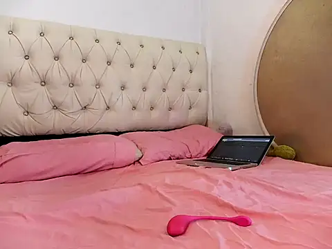 Rocket1978 online show from October 2025 12:17:02 PM