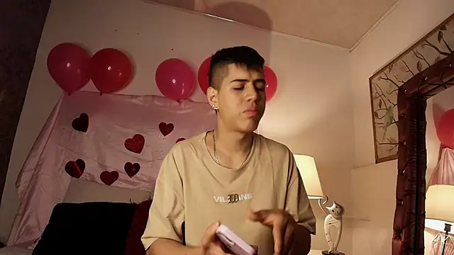 Angel Khouri online show from February 2025 08:01:01 PM