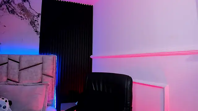 daniiphoeniixx online show from October 2025 07:18:01 PM