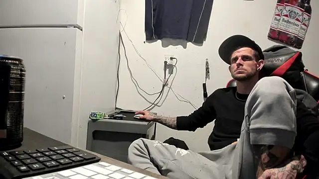 Snapshot of JamesMichael88 chatting on February 2025 04:53:01 PM JamesMichael88 online show from February 2025 04:53:01 PM