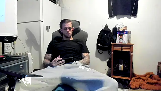 Snapshot of JamesMichael88 chatting on March 2025 02:13:02 PM JamesMichael88 online show from March 2025 02:13:02 PM