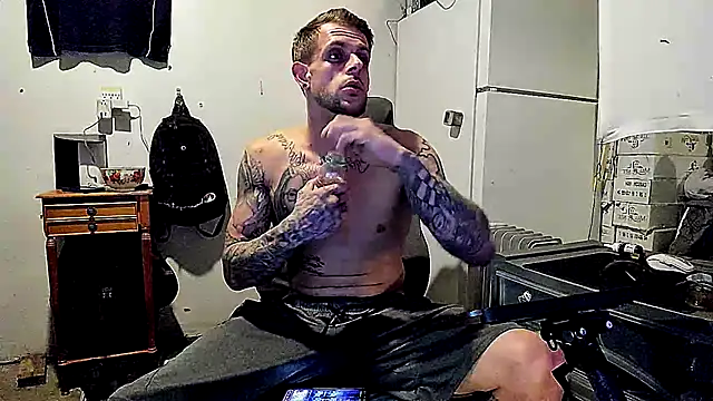 Snapshot of JamesMichael88 chatting on March 2025 03:12:01 AM JamesMichael88 online show from March 2025 03:12:01 AM