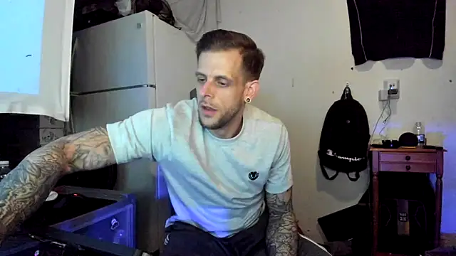 Snapshot of JamesMichael88 chatting on March 2025 01:42:02 AM JamesMichael88 online show from March 2025 01:42:02 AM