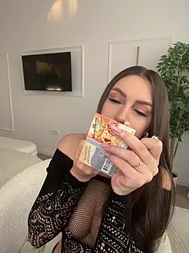 claraxjoyy online show from February 2026 05:44:01 AM