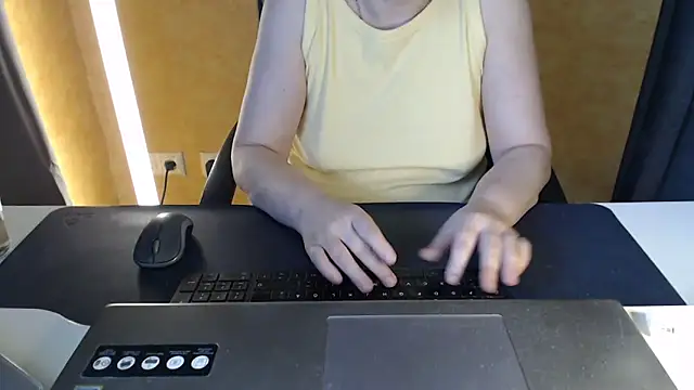 Snapshot of Sweet_Phoenix chatting on June 2026 07:14:02 AM Sweet Phoenix online show from June 2026 07:14:02 AM