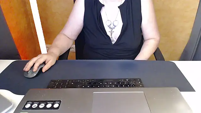 Snapshot of Sweet_Phoenix chatting on June 2026 12:22:01 PM Sweet Phoenix online show from June 2026 12:22:01 PM