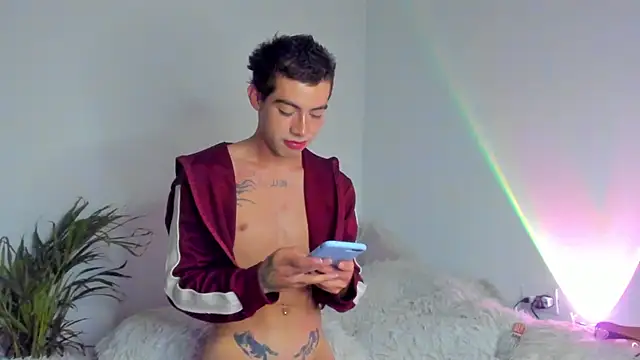 Henophiid online show from January 2026 04:29:01 AM