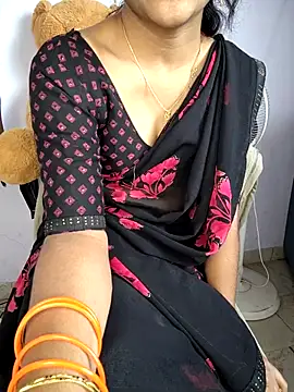 lovelygirl4567 online show from November 2025 04:46:01 AM